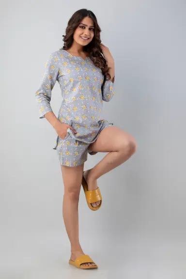 Cotton daily wear shorts for ladies
